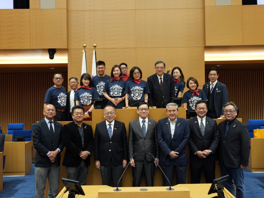 康議長率團訪橫濱市議會　高雄T搭領巾展現姊妹情