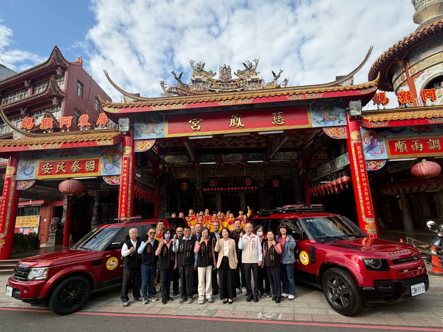 慈鳳宮捐贈消防救災指揮車暨整合式PAC救命器 攜手屏東縣政府守護縣民安全