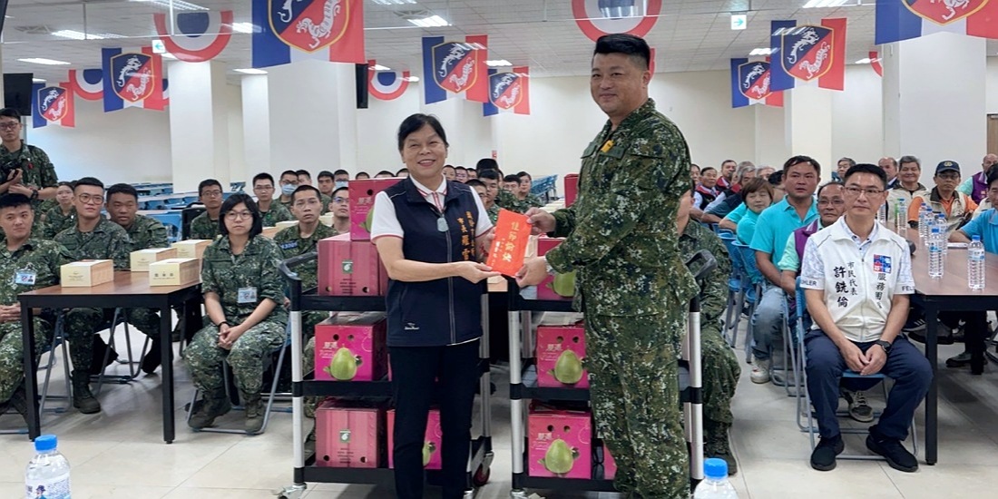 中秋佳節到來 頭份市長羅雪珠今敬軍贈加菜金