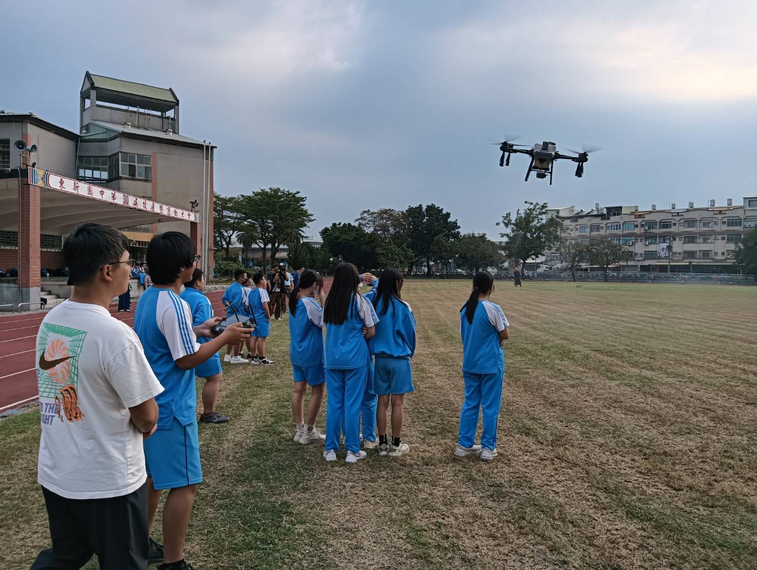 屏縣府合作台塑企業王長庚公益 從在地產業到高科技扎根技藝教育