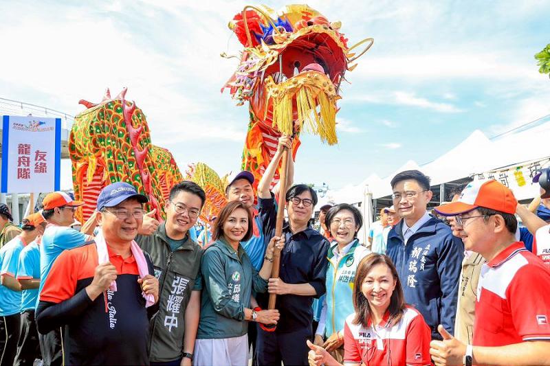陳其邁為林園龍舟錦標賽鳴槍 加碼冠軍獎金為參賽隊伍加油打氣