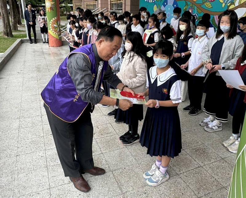 高雄巿少年觀護慈愛協會深耕校園品德閱讀與反毒教育 楠陽國小百件創作~展現拒毒信念與藝術力