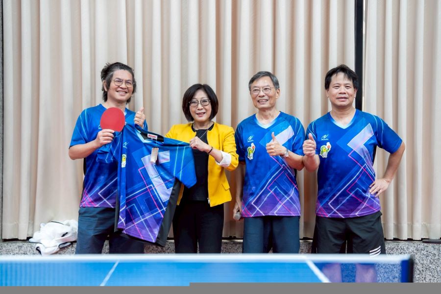 議會與雄中校友桌球對決 康議長到場加油、見證情誼