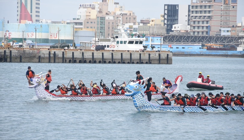 澎湖端午龍舟競賽熱鬧登場　29隊近千人齊聚第三漁港競技共賀佳節