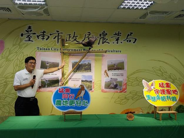 台南推動猛禽棲架生物防治
