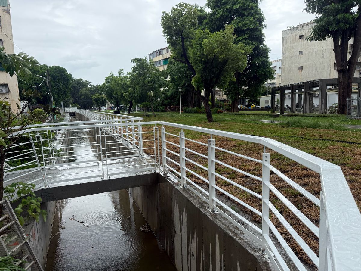 鳳山國富路旁中小排渠道整建完工 維護排水安全及打造宜居環境