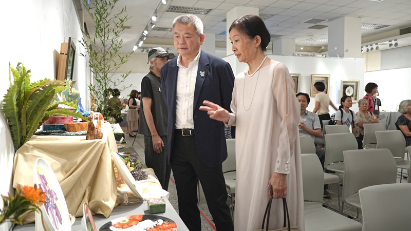 逾百件作品呈現藝術細膩之美 瓷上風景：蝶戀花-台灣瓷繪藝術協會會員聯展開幕