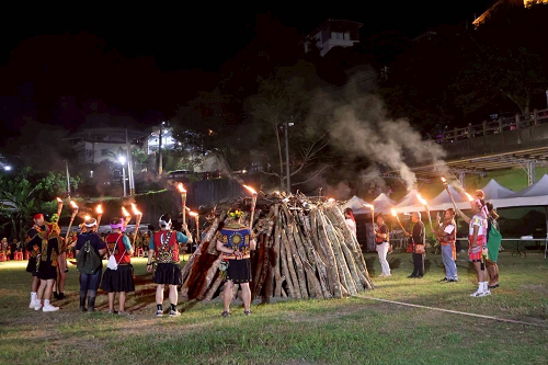萬山部落「歐佈諾伙勇士祭」登場　月光圍舞展現岩雕傳說與文化傳承