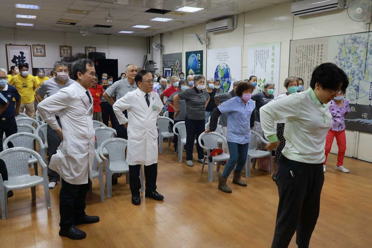 照顧環保志工 台中慈院發展專屬運動操活絡筋骨
