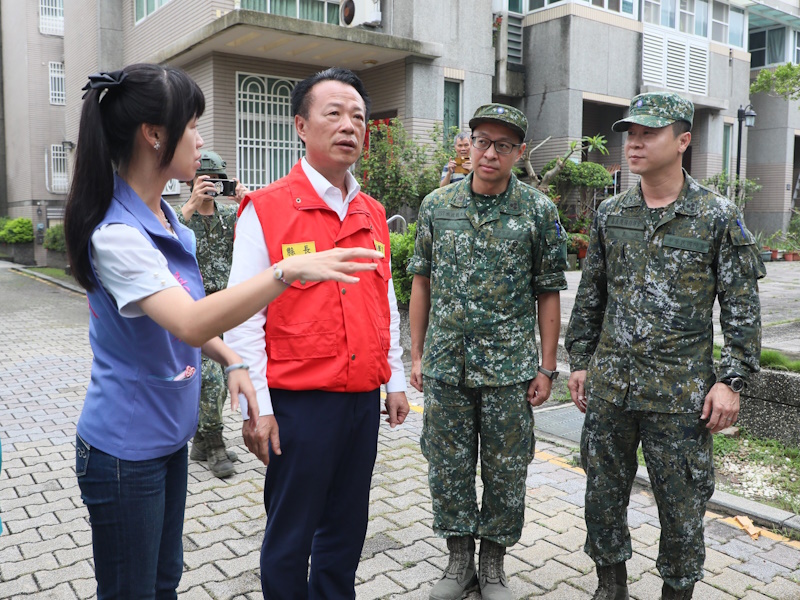 國軍馳援災區 嘉義縣長翁章梁感謝弟兄挺身而出