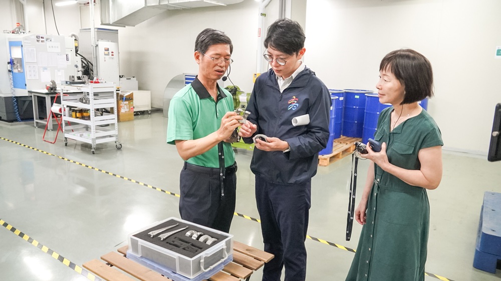 畢業即就業　實習轉正再領一萬！ 從育才到留才　青年局攜手聯合骨科共育產業新生代