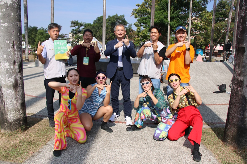 用畫筆穿梭城市的過去與未來 2025年寫生日「穿越嘉義公園・一起來寫生」