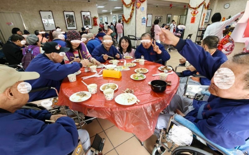 北榮新竹分院護理之家辦「福馬迎春慶團圓」　長輩圍爐迎新春共享溫馨時光