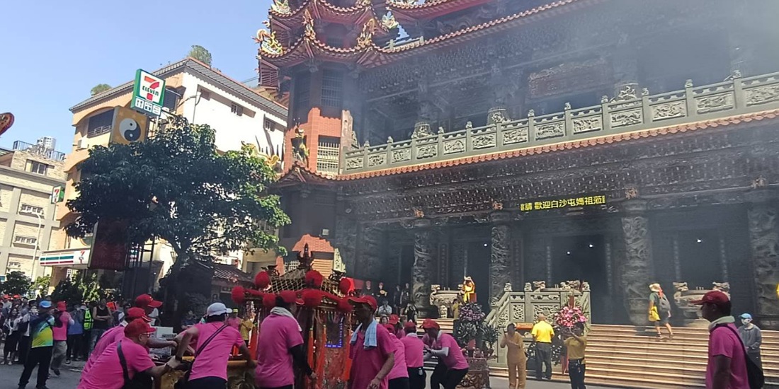 竹北文化祭Day3      粉紅超跑駕臨東區     無極廣聖宮迎聖駕