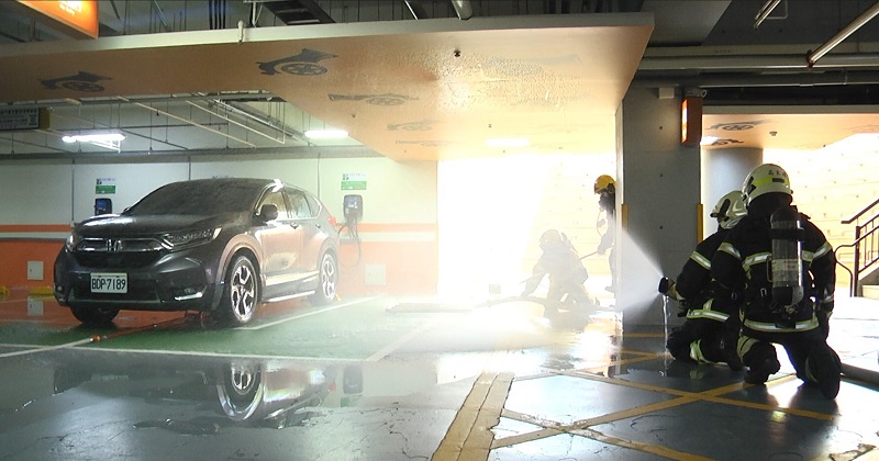 高雄首辦電動車火災實兵演練　新器材登場強化地下停車場防災能力
