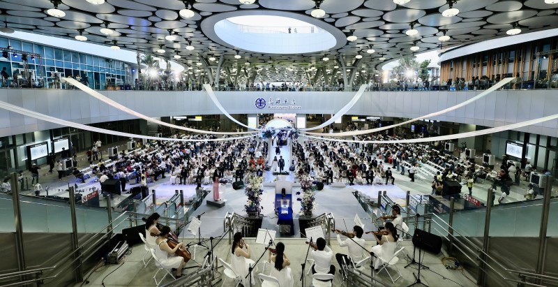 高雄火車站浪漫轉身成結婚殿堂 高雄市市民集團婚禮115對新人幸福啟程