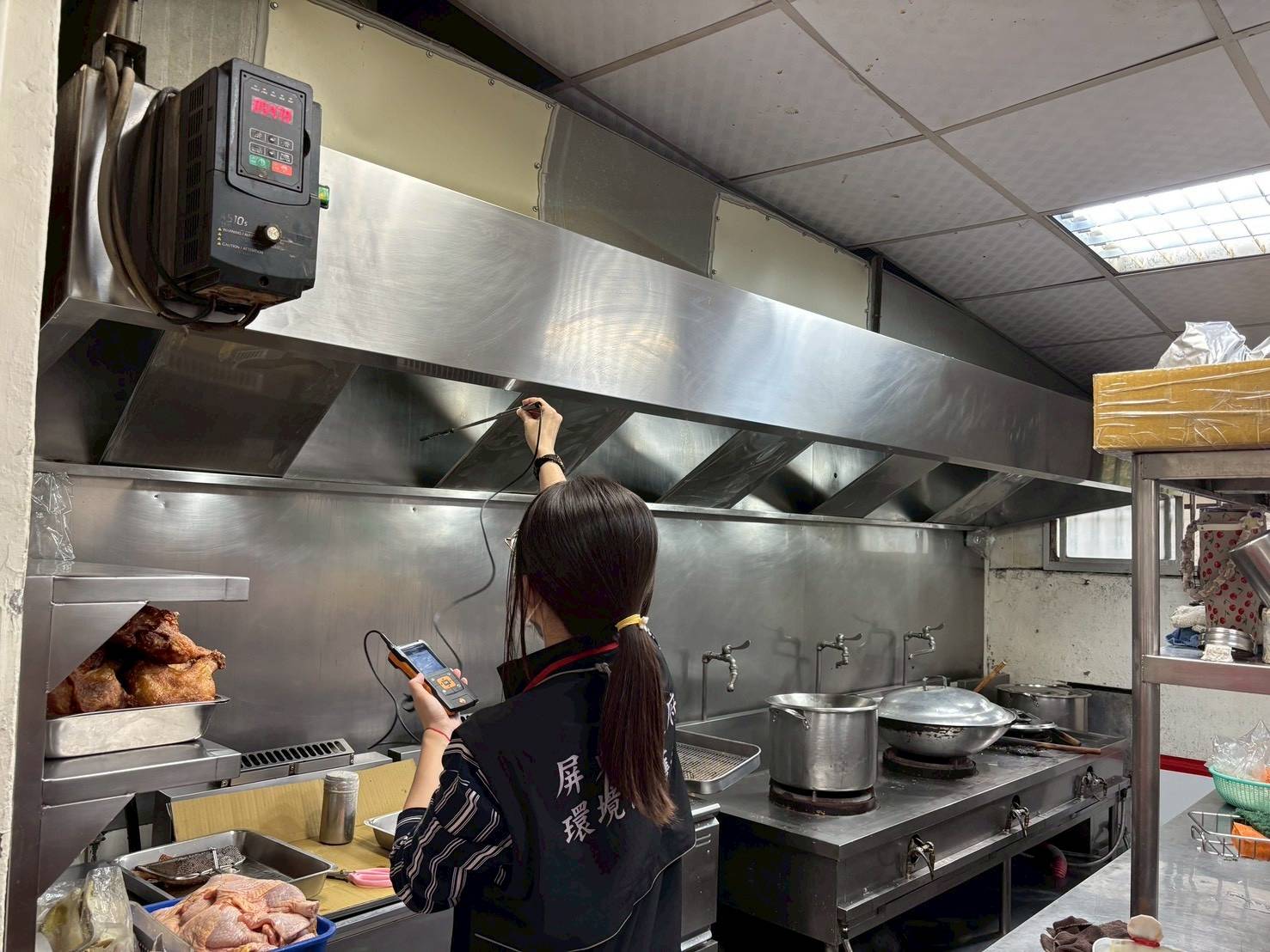 環保局堅定執法 餐飲油煙陳情案下降達51%