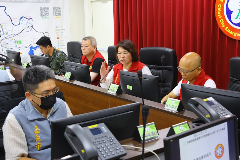 丹娜絲颱風強襲 嘉義市長黃敏惠率市府團隊連夜應變 全力動員投入災後重建