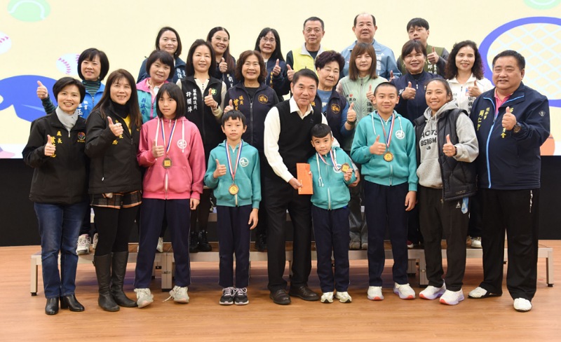 鍾東錦表揚運動績優選手教練　炮轟中央財劃不公、教育醫療虧待苗栗