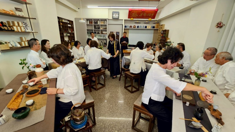 名聞國際的茶藝師謝明素在高山茶都為您奉上烹蒸茶 體驗明代烹蒸茶新意境