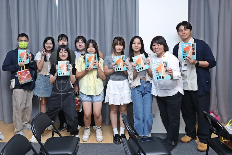 用畫作與文字傳承阿里山的故事《阿里山不是一座山》新書發表