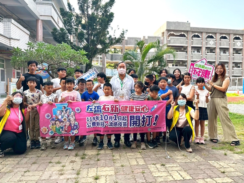 積極守護師生健康 嘉義縣布袋鎮衛生所力邀醫師入校接種流感疫苗
