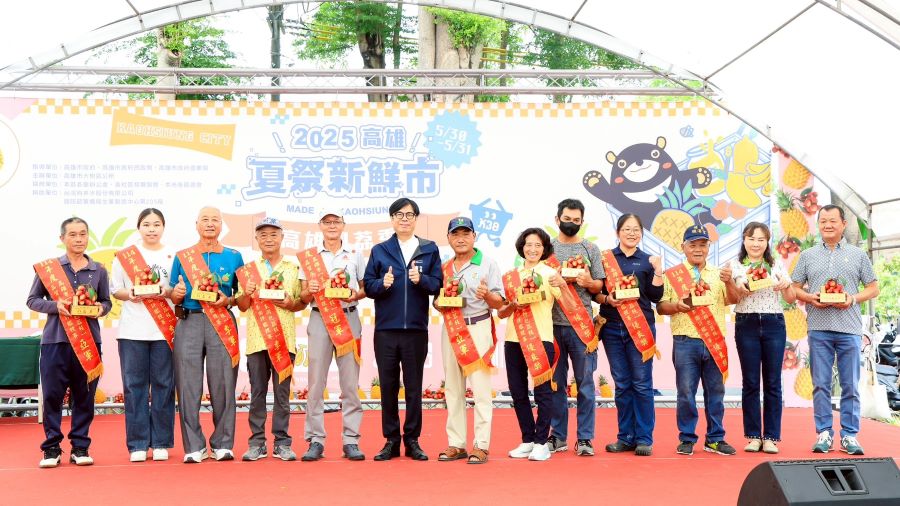高雄鳳荔季大樹姑山倉庫熱鬧登場 陳其邁大讚金鑽鳳梨及玉荷包是高雄之光 全臺最好吃!