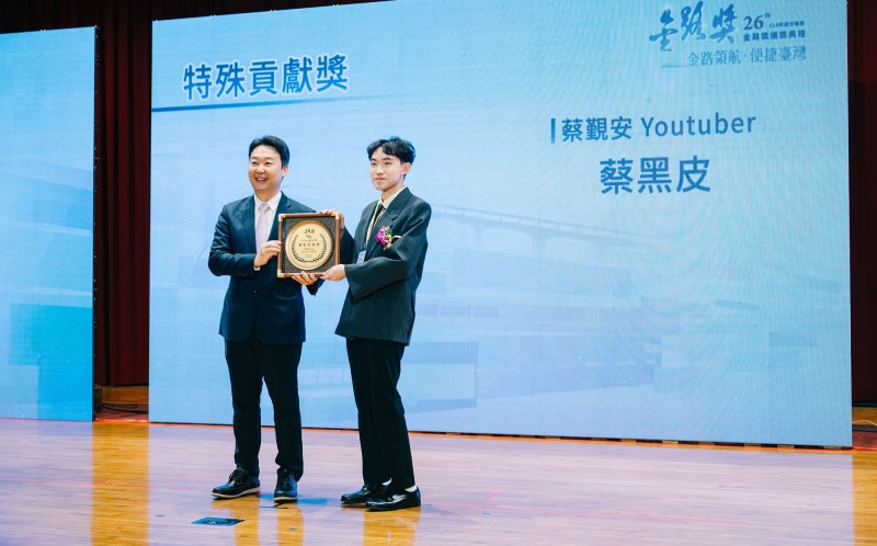 從愛搭車的男孩到金路獎得主 世新大學生蔡覲安的創作旅程