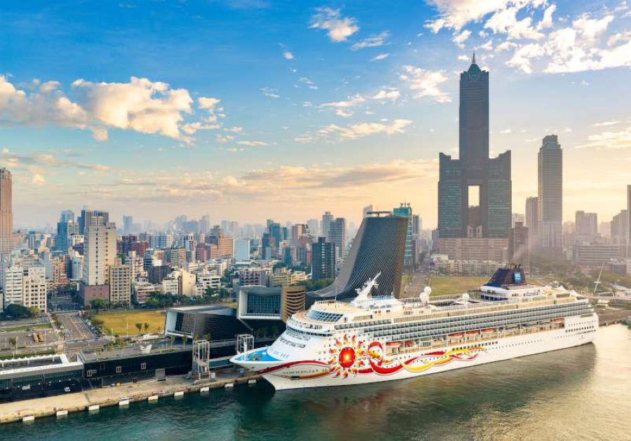 高雄港年度第8艘首航郵輪壓軸登場!