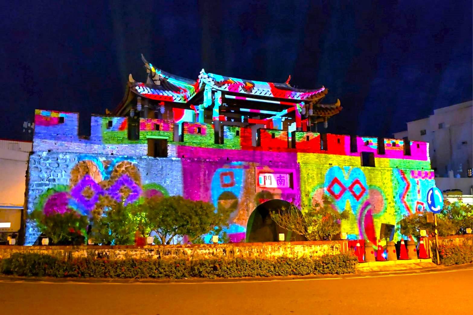 南門光雕展演彩排亮相   民眾驚豔搶拍