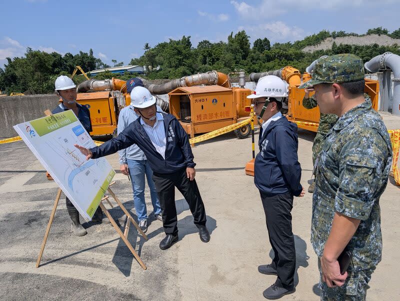 巴威颱風逼近 林欽榮副市長視察月世界抽水站及岡山嘉峰路周邊防汛整備