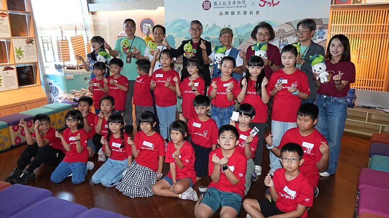 在遊戲中學習英語並聆聽故宮文物故事 百年故宮跨界英語教育 聯名教材首度登場