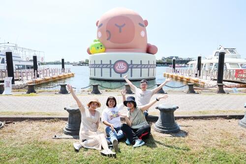 卡比胖拉水上巨偶亮相台南安平一個月