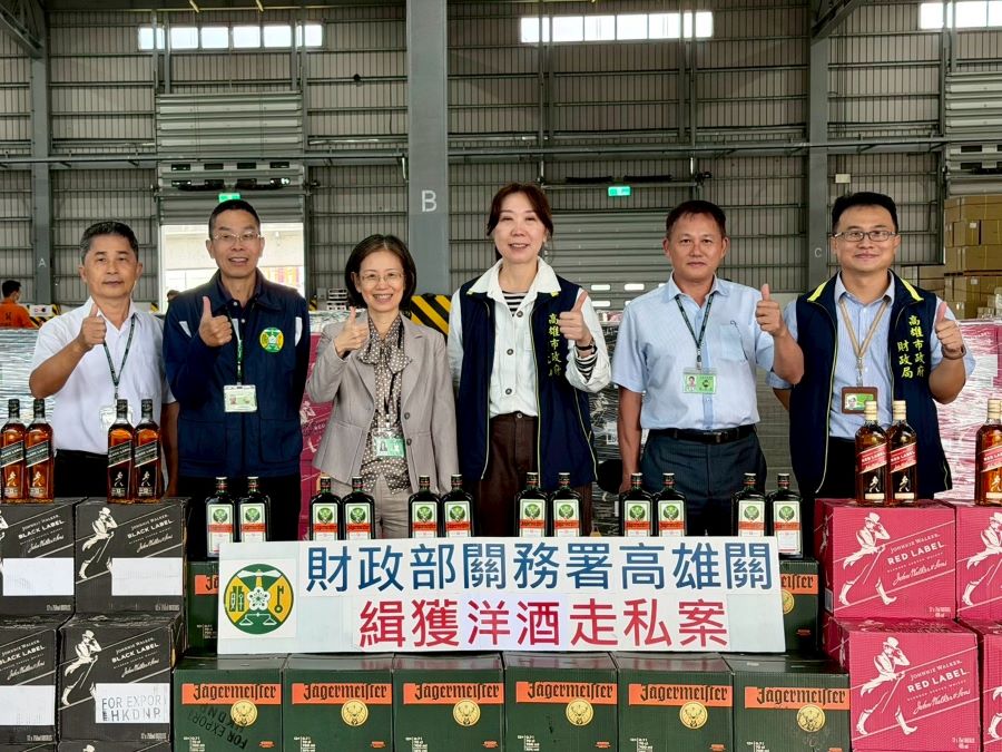 雙響炮！高雄關接連緝獲轉口櫃匿藏洋酒3,328箱