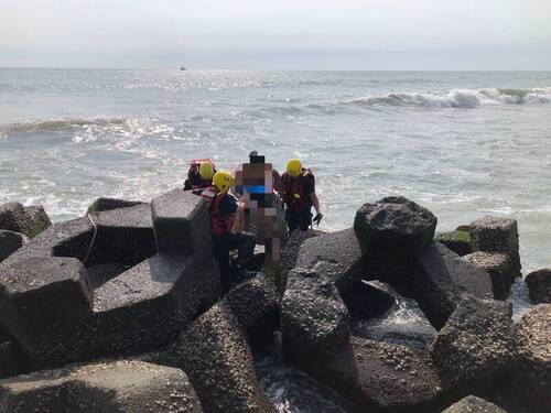 台南黃金海岸3國小畢業生溺水救回2人1失蹤
