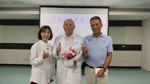 台南市醫81歲國寶醫師接連手術2例罕見氣管癌成功患者謝恩