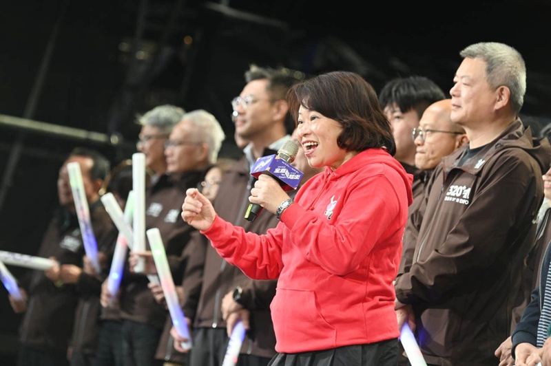 嘉義市跨年晚會 黃敏惠市長與25萬人共同迎接2026 愛你愛我再+1