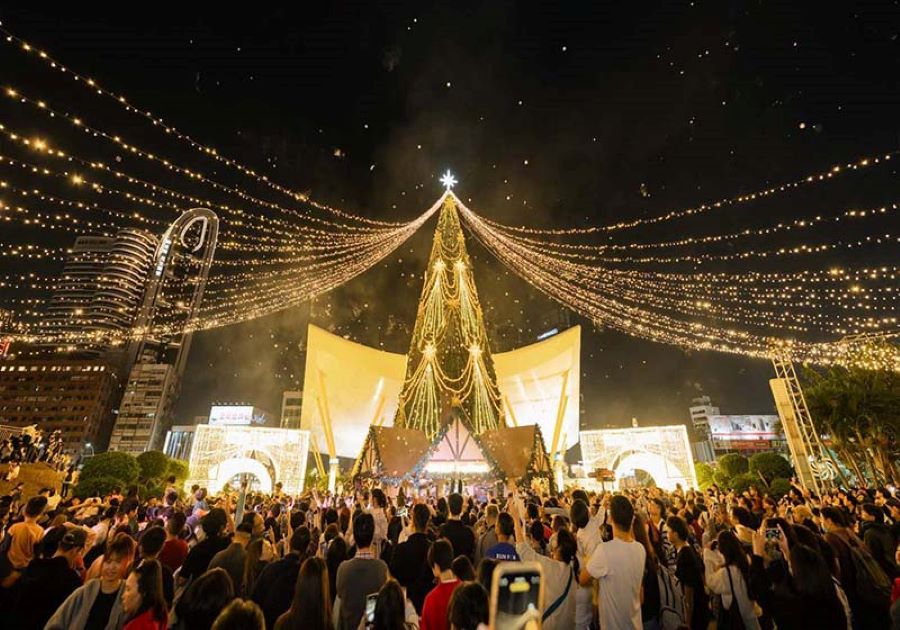 2025高雄聖誕生活節黃金週盛大登場！首日破10萬人齊聚中央公園 市府部署三倍警力強化戒備