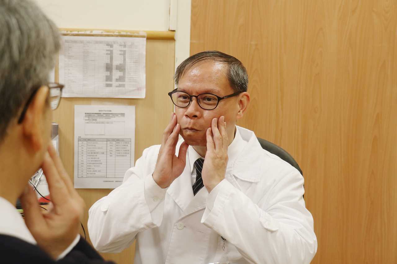 用餐飲食先健口 台中慈濟復健醫師提升長輩咀嚼力