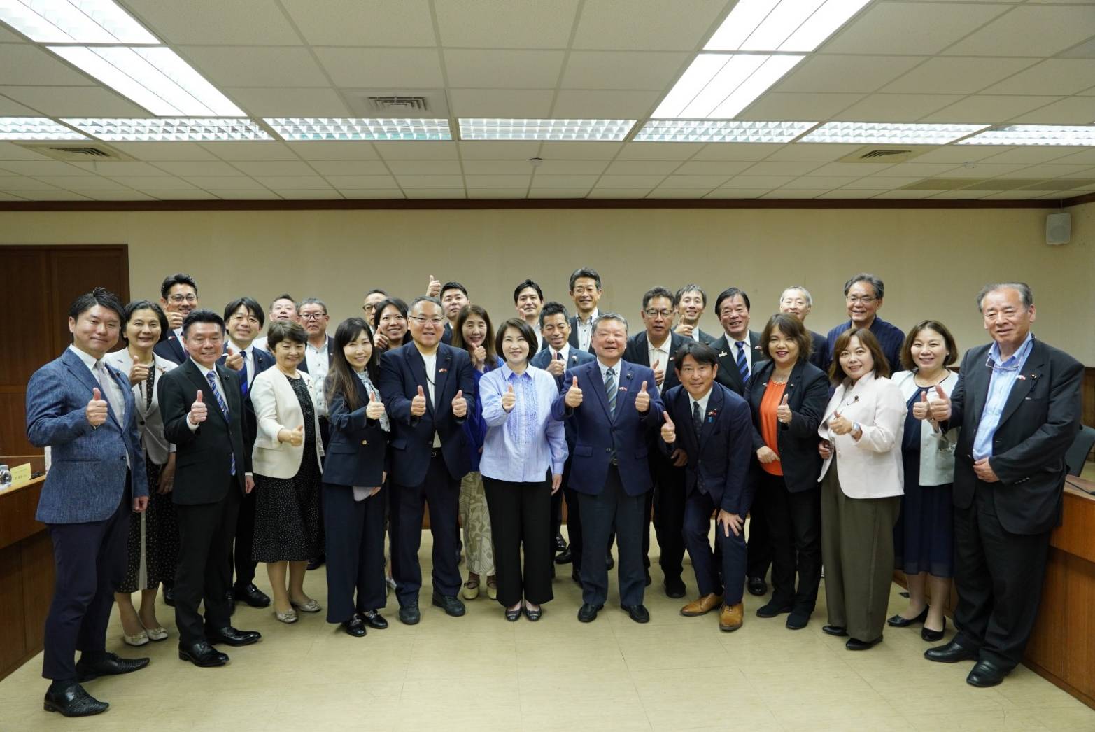 神奈川縣議會日華親善議員連盟拜會縣府