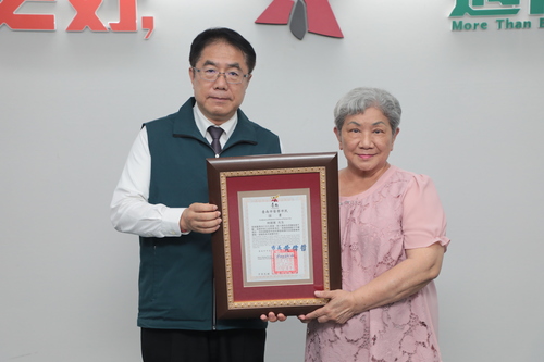 鑽石歌王林沖獲頒台南榮譽市民