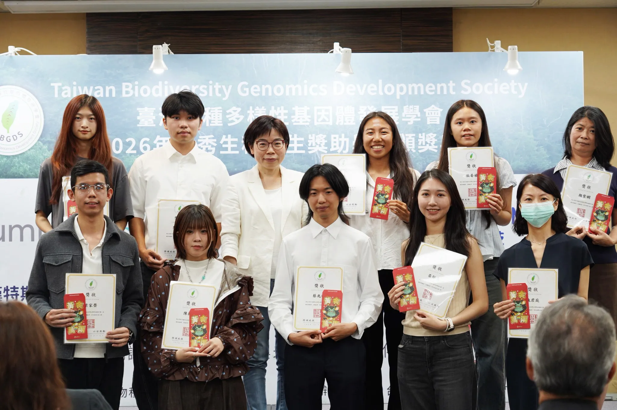 義守大學醫檢系雙傑榮獲「2026優秀生科學生獎學金」 研發低成本高精準檢測方案 展現新世代科研實力