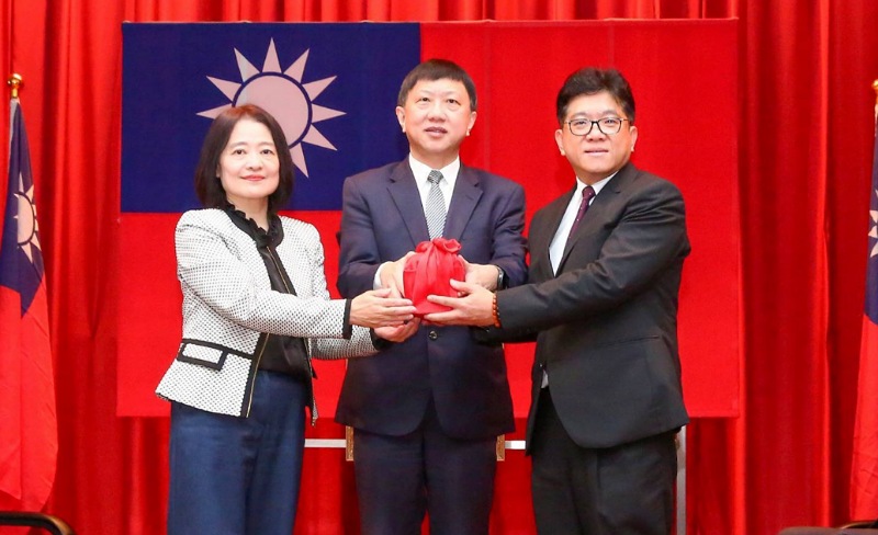 桃園郵局舉行卸、新任局長交接典禮　    吳進益接掌新局務藍圖