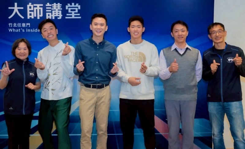 竹北大師講堂首推手語版演講　　無聲讚聲感動全場