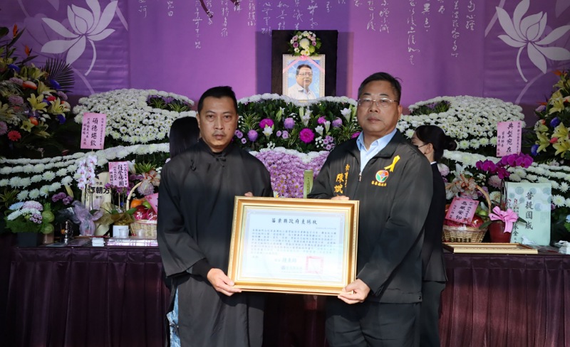 傳統工藝「剪黏」保存者鄭盛宏辭世         苗縣府頒贈褒揚狀