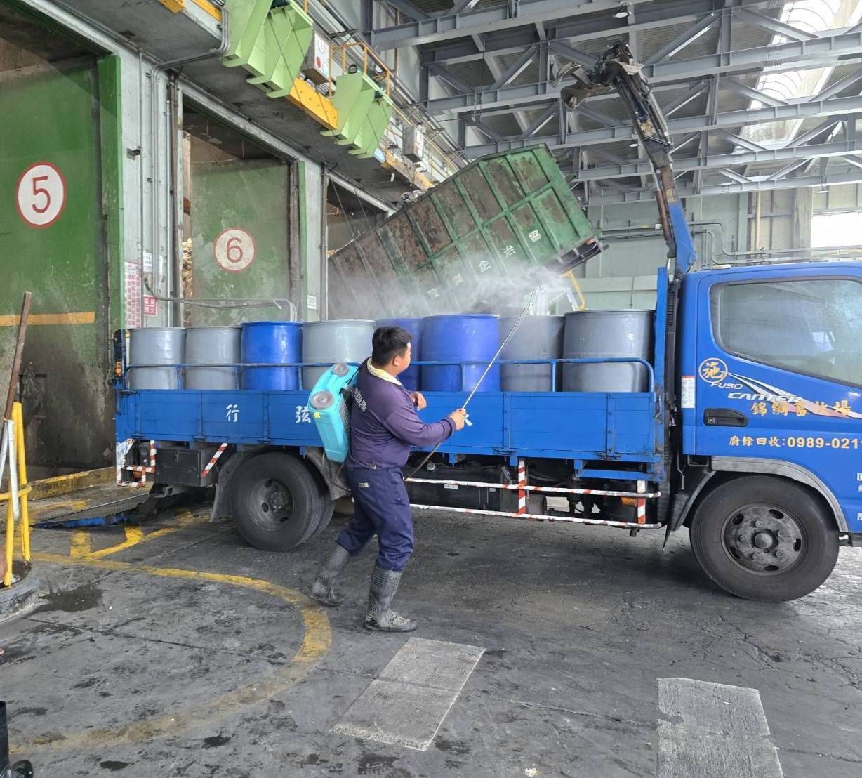 萬丹某畜牧業者戴外縣廚餘 闖越焚化爐管制區傾倒廚餘