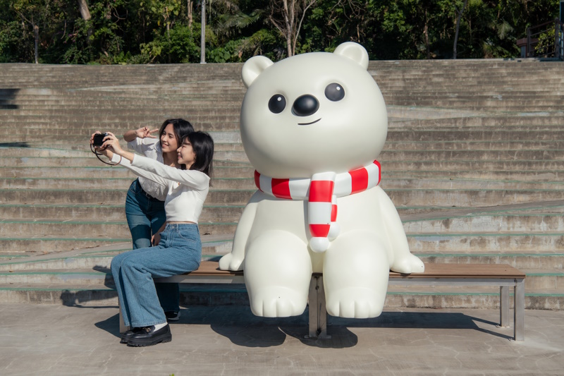 2026 元旦第一拍 嘉義市蘭潭姊妹亭大白熊等你來合影