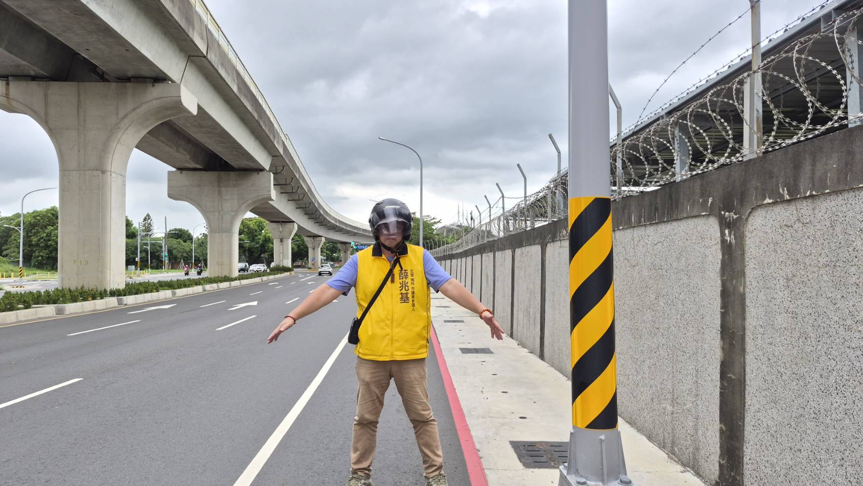 從細微處，看見民代的用心 翠華路機車道藏危機　薛兆基實測籲增設路燈防撞