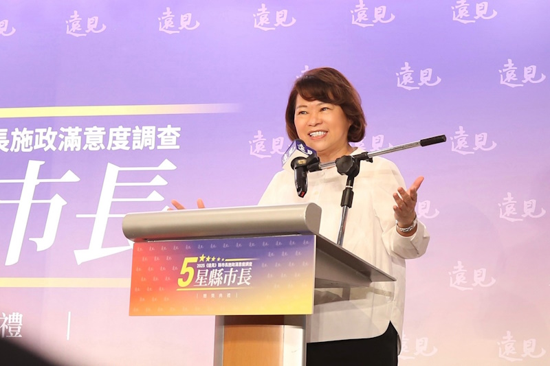 嘉義市長黃敏惠一日雙國、飛越2,972公里 接受遠見獎項肯定「五星市長」背後有五星市民