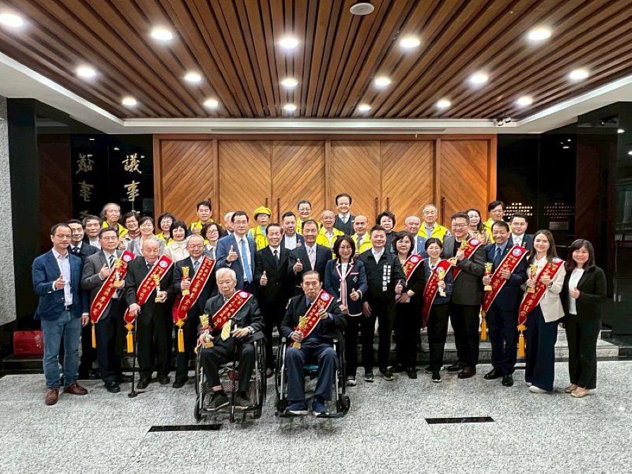 每一位都是感動社會的典範! 首屆高雄市李氏10大傑出菁英獎選拔 評審團一致通過全數獲獎